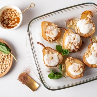 ​Груши с кедровыми орешками и кокосовым кремом. Веганский рецепт