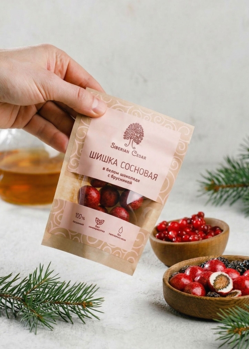 Сосновая шишка в белом шоколаде с брусникой, 60 г