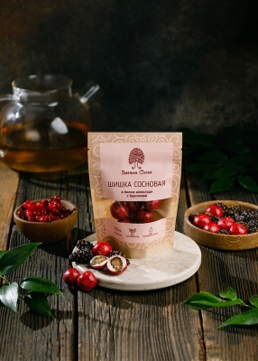 Сосновая шишка в белом шоколаде с брусникой, 60 г