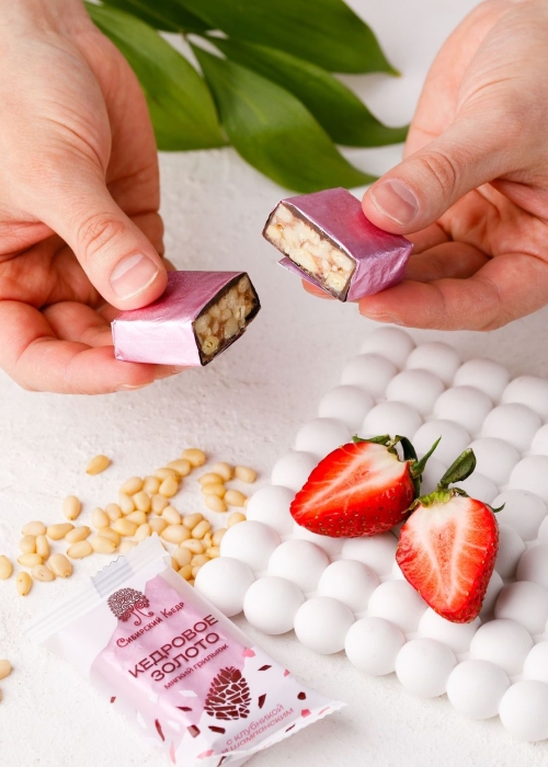 ★ Батончик &laquo;Кедровое золото&raquo; с клубникой и шампанским, 35 г