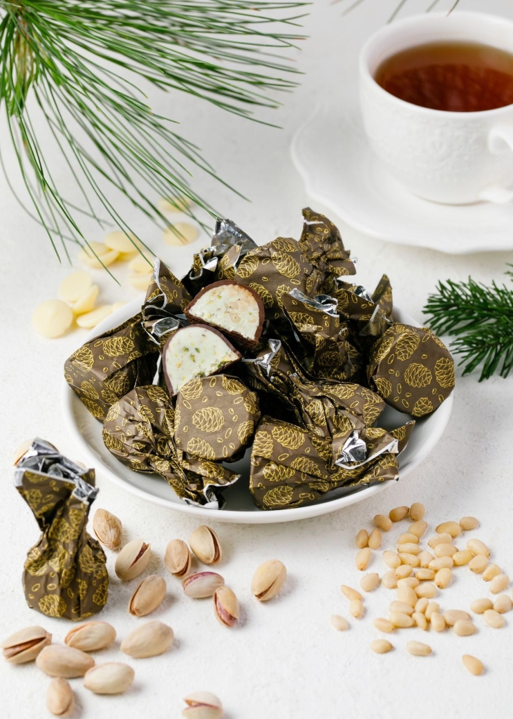 Кедровый трюфель из белого шоколада с фисташкой, 1 конфета