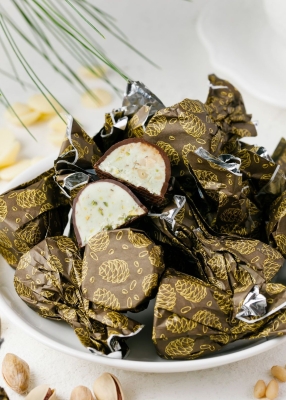 Кедровый трюфель из белого шоколада с фисташкой, 1 конфета