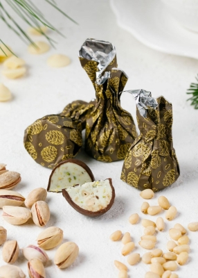 Кедровый трюфель из белого шоколада с фисташкой, 1 конфета