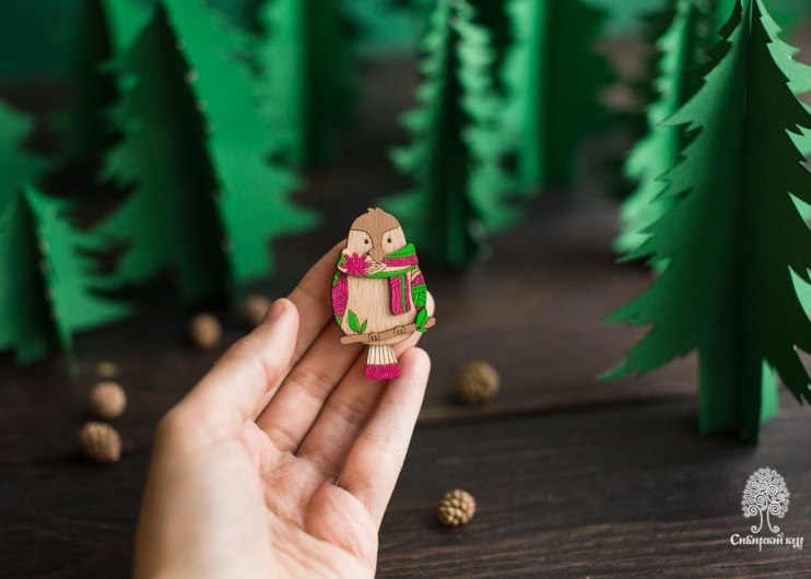 Деревянная брошь «Воробушек»