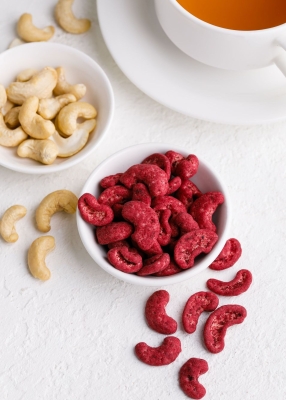 Кешью в белом шоколаде без сахара со смородиной, 60 г