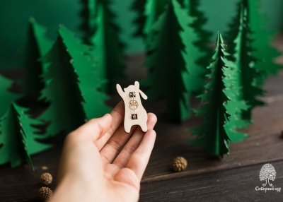 Деревянная брошь «Зая»