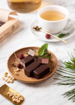 Кедровая птичка, 180 г — классика, земляника, смородина