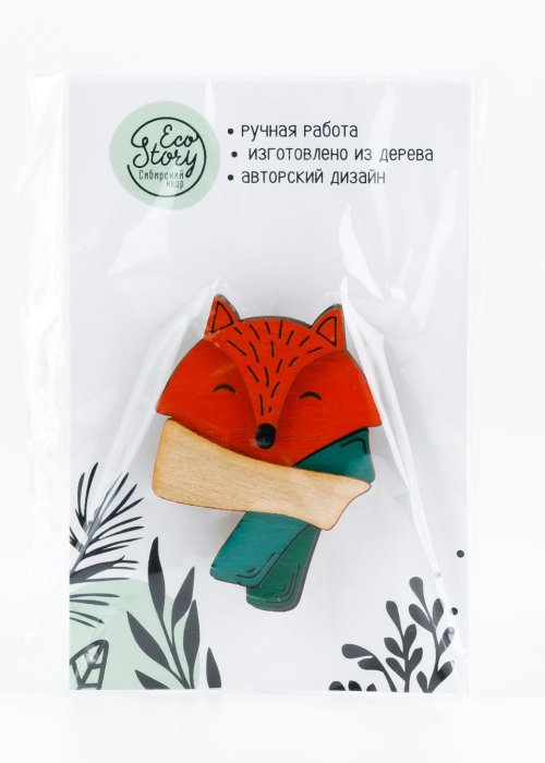 Деревянная брошь «Лисичка с шарфом»