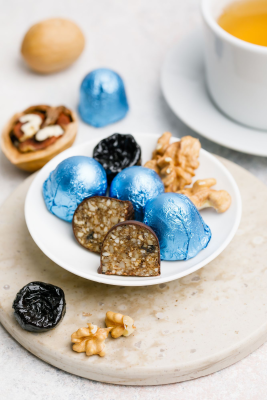 Мягкий грильяж с грецким орехом и черносливом, 540 г | шоу-бокс