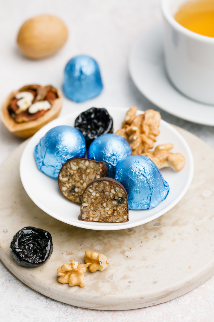 Мягкий грильяж с грецким орехом и черносливом, 540 г | шоу-бокс — фото 3