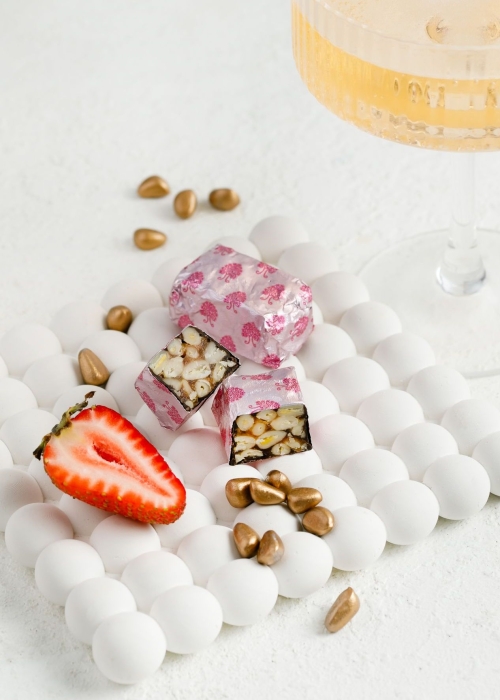 ★ Мягкий грильяж &laquo;&lrm;Кедровое золото&raquo;&lrm; с клубникой и шампанским, 450 г | шоу-бокс