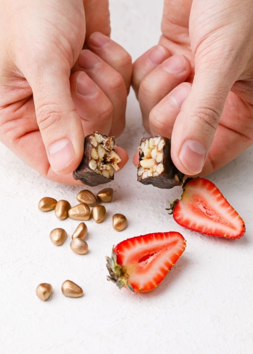 ★ Мягкий грильяж &laquo;&lrm;Кедровое золото&raquo;&lrm; с клубникой и шампанским, 450 г | шоу-бокс