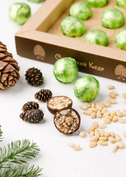 ★ Кедровый грильяж с сосновой шишкой, 120 г в подарочной обложке