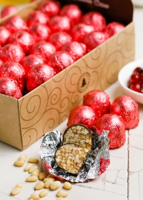 Кедровый грильяж с клюквой, 540 г | шоу-бокс