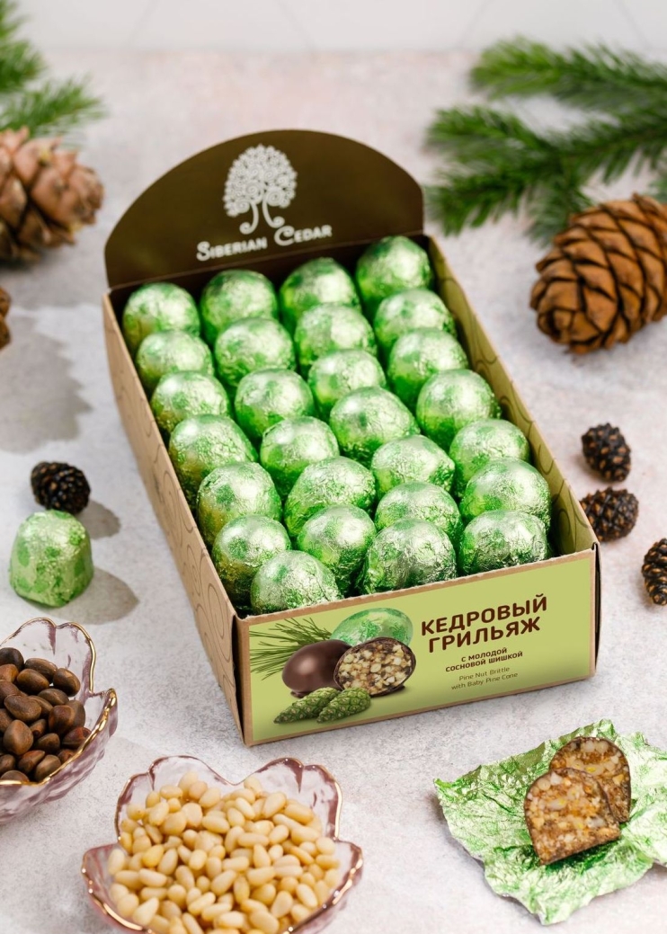 Кедровый грильяж с сосновой шишкой, 540 г | шоу-бокс