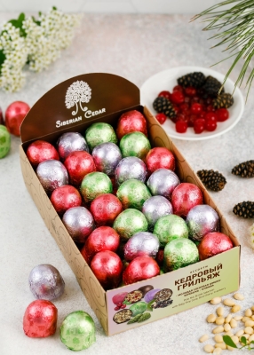 Кедровый грильяж ассорти — клюква, сосновая шишка, черёмуха, 540 г | шоу-бокс