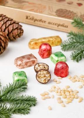 Набор конфет «Кедровое ассорти», 200 г в подарочной обложке «Каруселька»