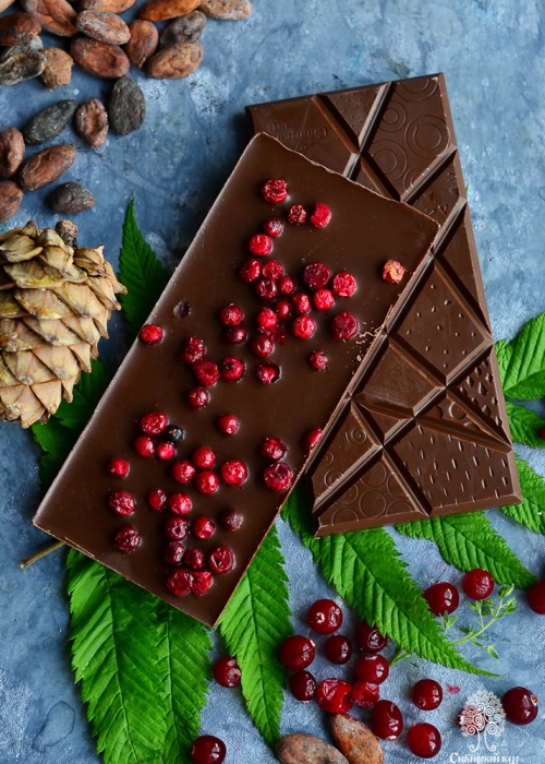 ★ Молочный шоколад с земляникой и брусникой, 100 г