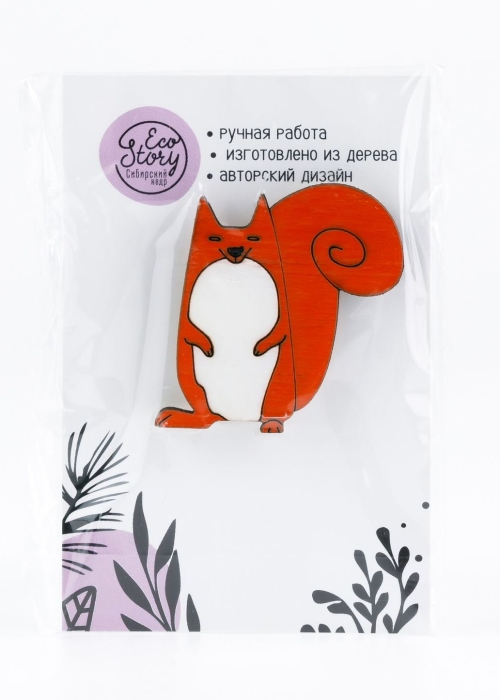 Деревянная брошь «Белочка»