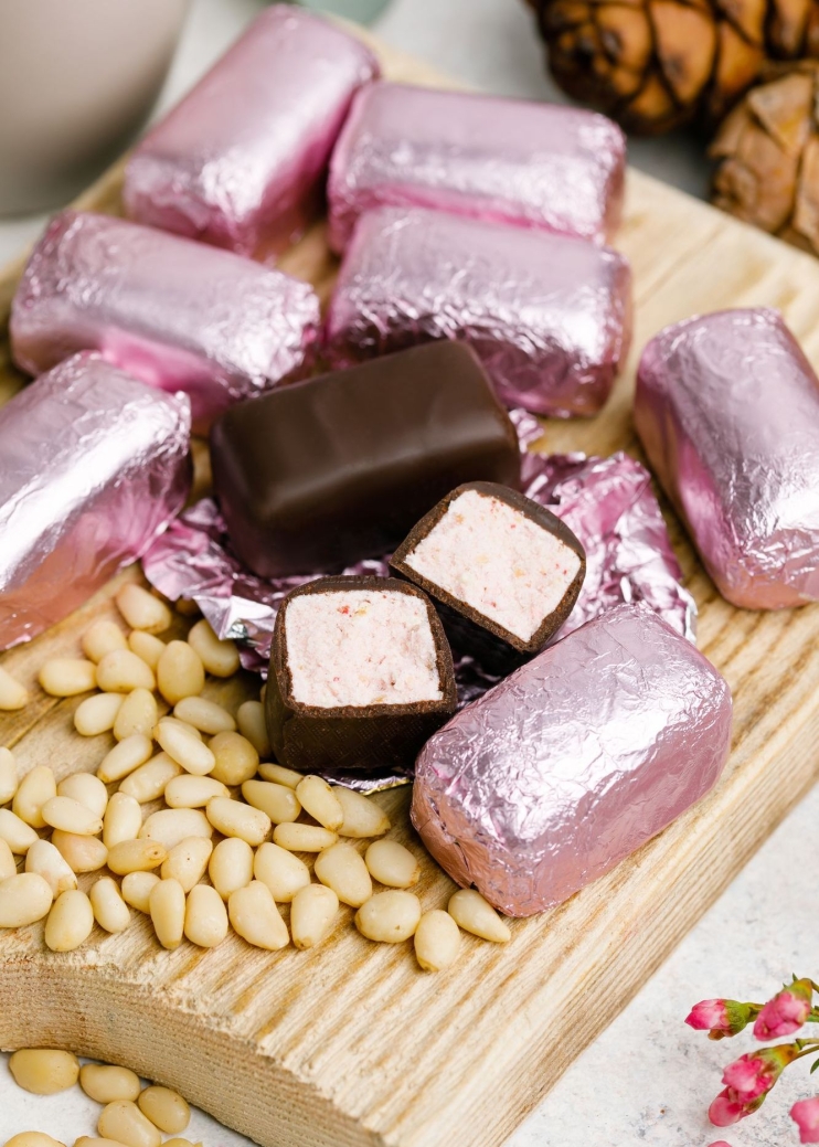 Кедровая метелица с земляникой, 1 кг