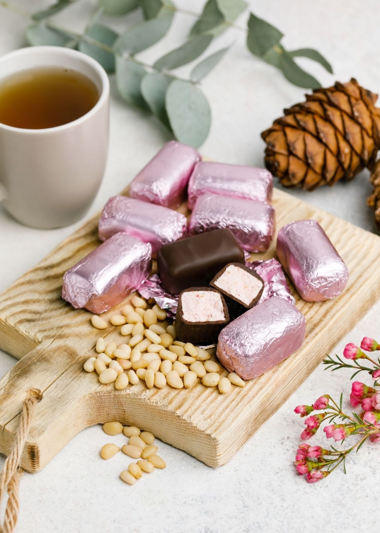 Кедровая метелица с земляникой, 1 кг