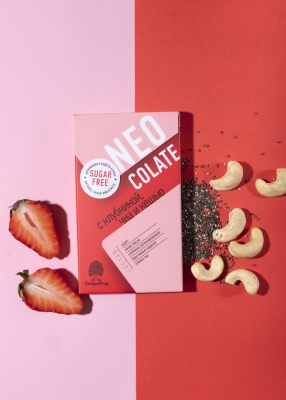 Шоколад без сахара NEOcolate с клубникой, чиа и кешью, 30 г