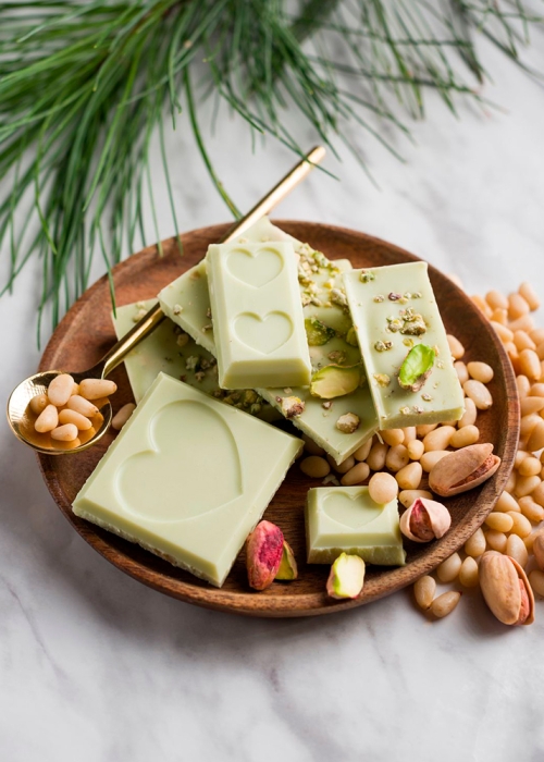 ★ Москва ★ Цветной шоколад с фисташкой и кедровым орехом, 100 г