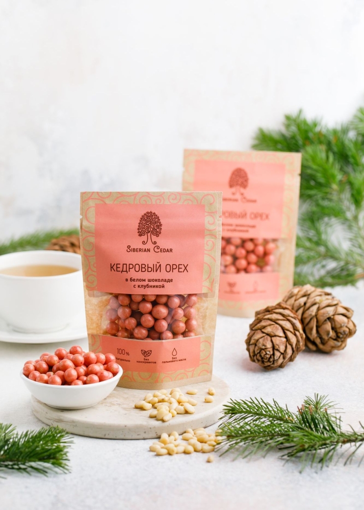 Ядро кедрового ореха в белом шоколаде с клубникой, 60 г