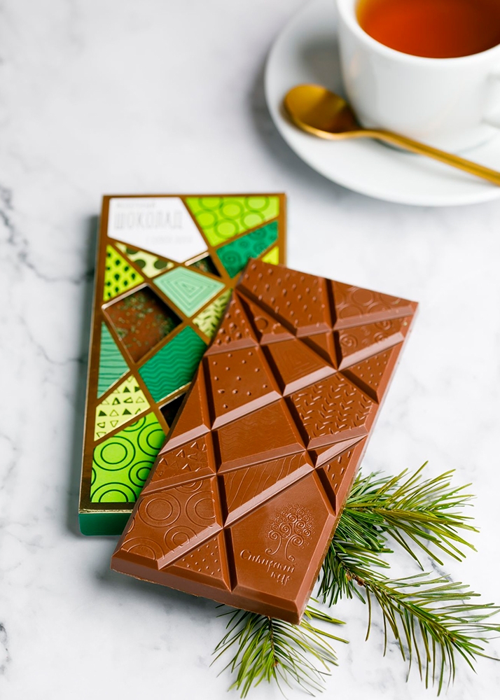 Молочный шоколад с еловой хвоёй, 100 г