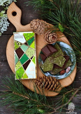 Молочный шоколад с еловой хвоёй, 100 г