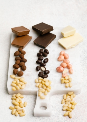 Ядро кедрового ореха в молочном шоколаде ассорти, 60 г