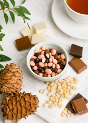 Ядро кедрового ореха в молочном шоколаде ассорти, 60 г