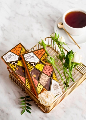 Молочный шоколад с манго и кедровым орехом, 100 г