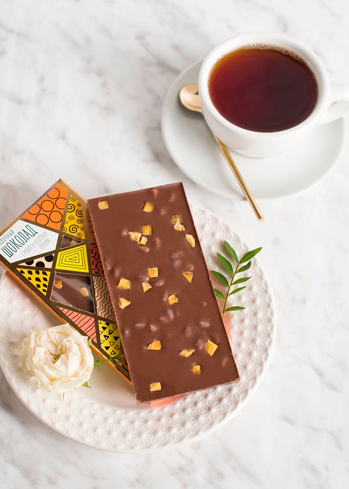 Молочный шоколад с манго и кедровым орехом, 100 г