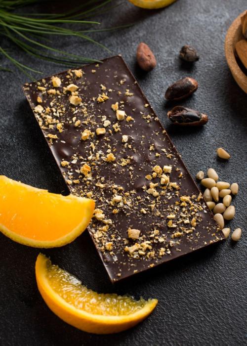 Тёмный шоколад с апельсином, корицей и кедровым орехом, 100 г