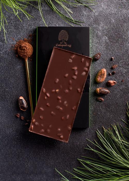 Тёмный шоколад с кедровым орехом, 100 г
