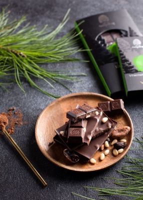 Тёмный шоколад с кедровым орехом, 100 г