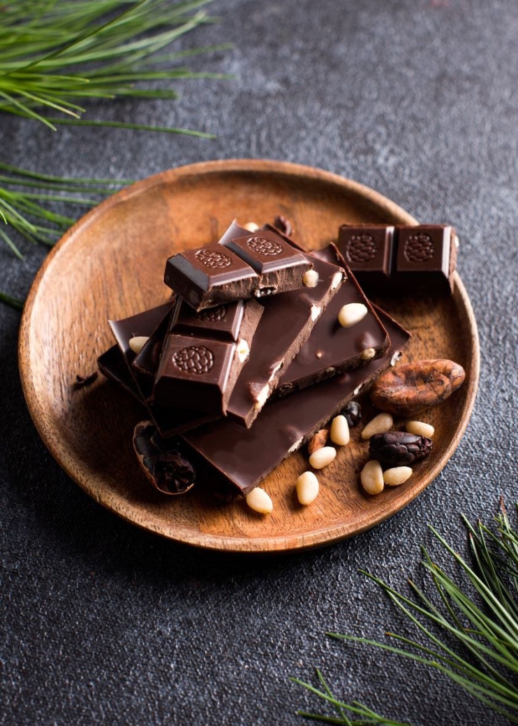 Тёмный шоколад с кедровым орехом, 100 г