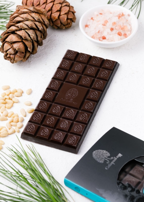 Тёмный шоколад с кедровым орехом и кристаллами соли, 100 г