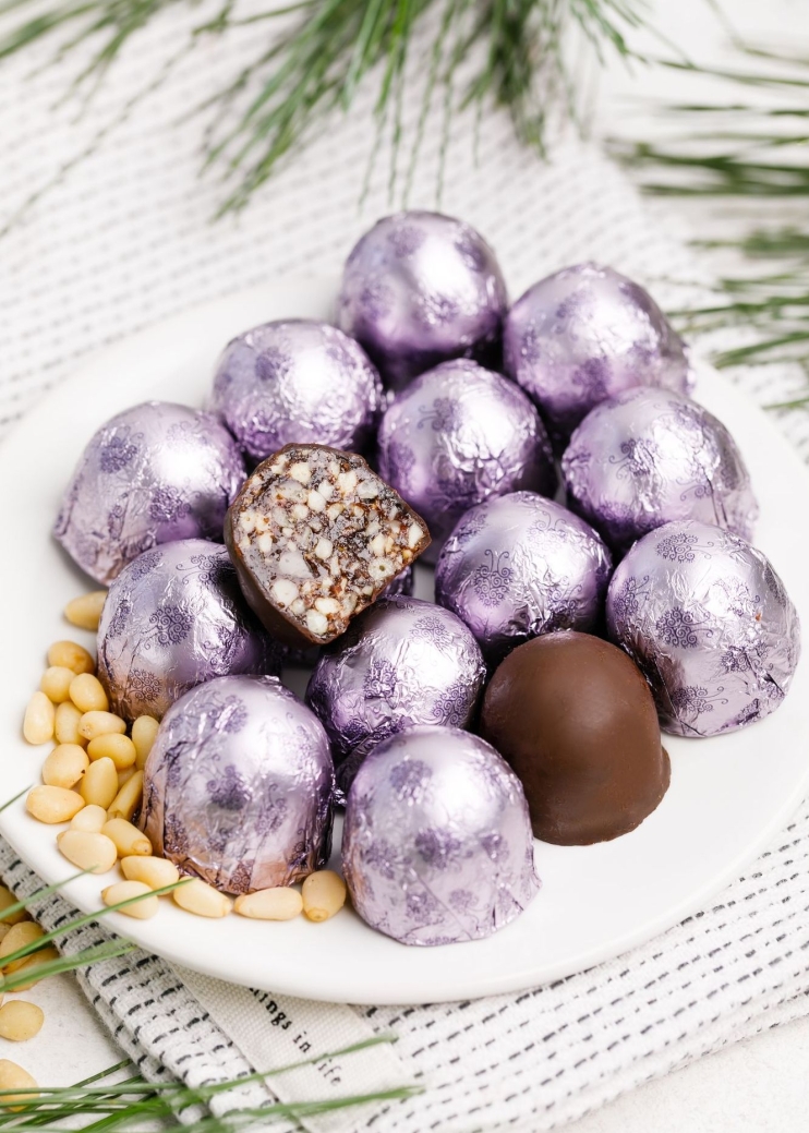 Кедровый грильяж с черёмухой, 1 конфета