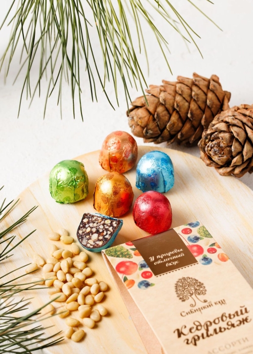 Кедровый грильяж ассорти, 70 г | мини-набор &mdash; клюква, облепиха, черника, сосновая шишка, яблоко