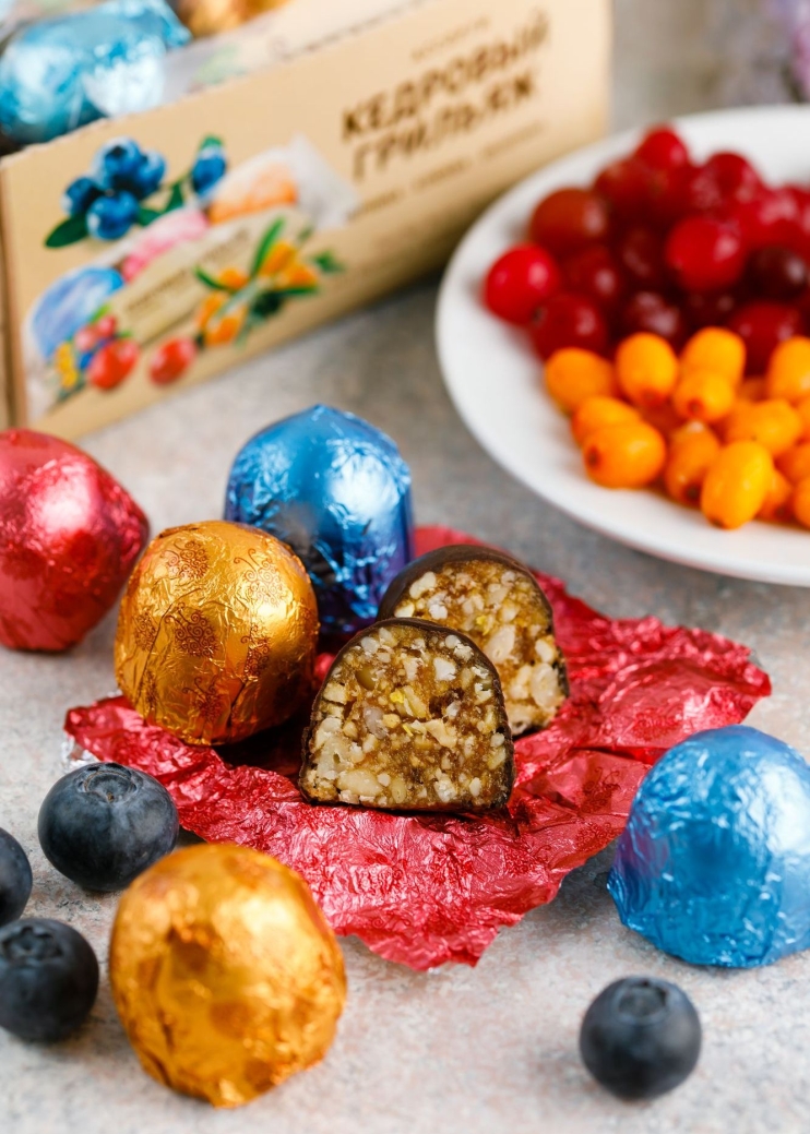 Кедровый грильяж ассорти, 40 г — клюква, черника, облепиха