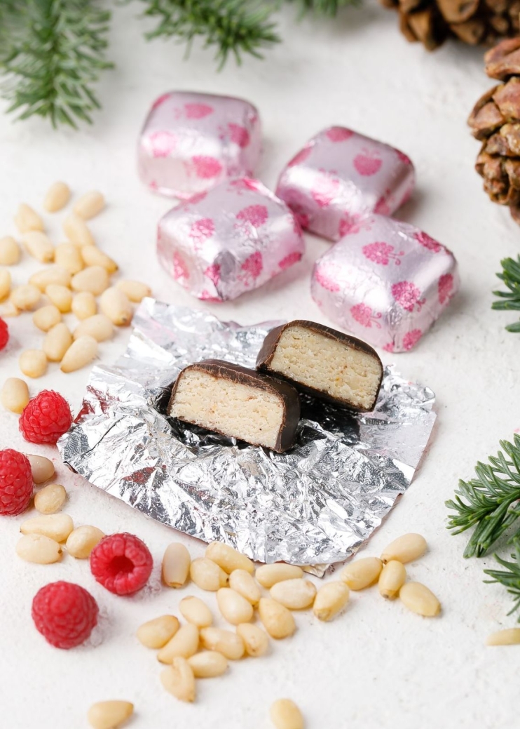 Кедровый марципан с малиной, 1 конфета