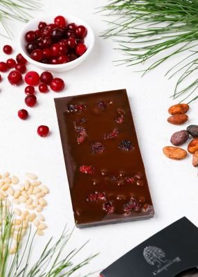 Тёмный шоколад с клюквой и кедровым орехом, 100 г