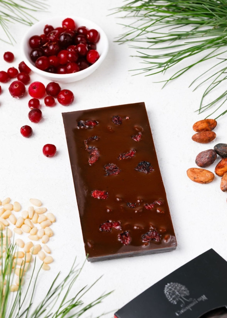 Тёмный шоколад с клюквой и кедровым орехом, 100 г