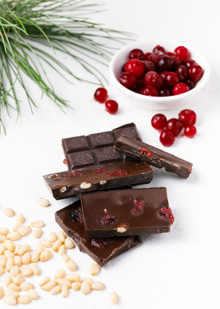 Тёмный шоколад с клюквой и кедровым орехом, 100 г