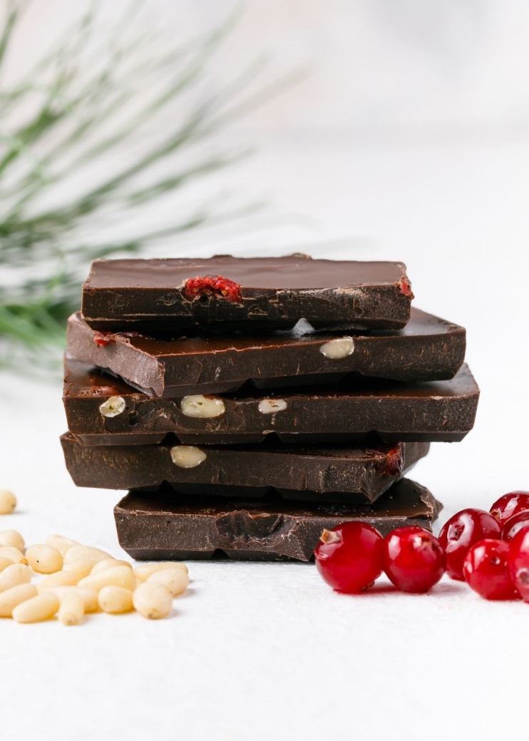 Тёмный шоколад с клюквой и кедровым орехом, 100 г