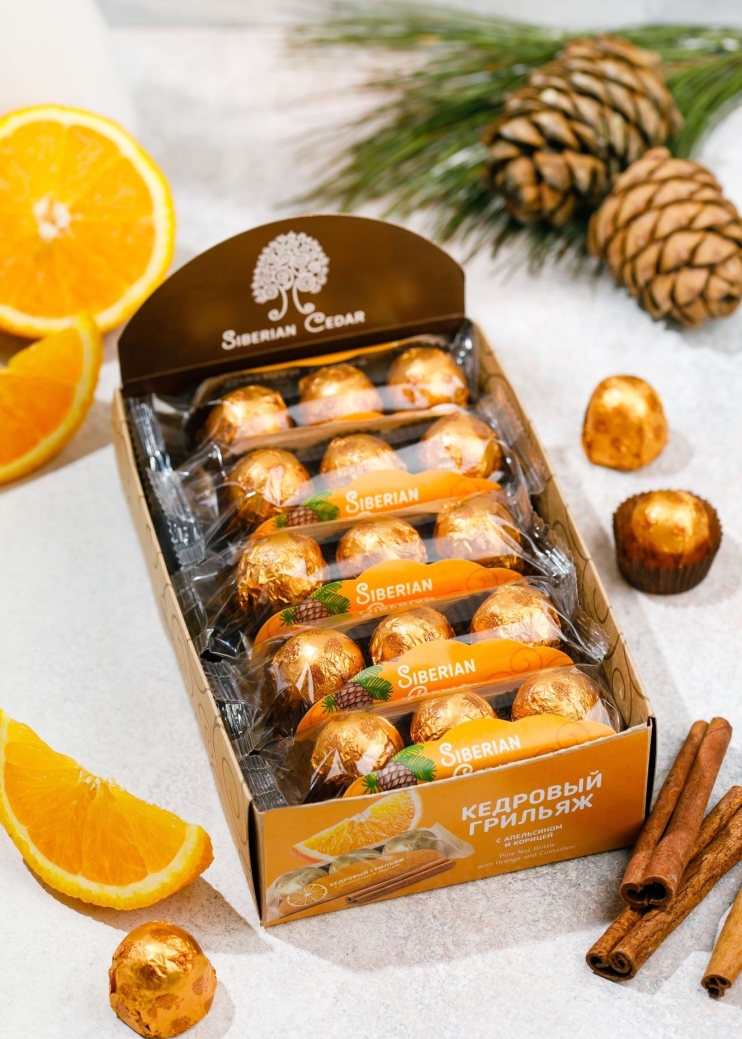 Кедровый грильяж с апельсином и корицей, 400 г | шоу-бокс