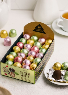 Кедровая комета ассорти, 540 г | шоу-бокс — классическая, клюква, земляника, сосновая шишка