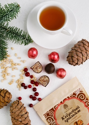 Кедровый грильяж с клюквой, 200 г | крафт-пакет